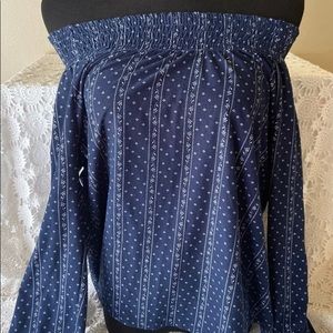 Old navy off the shoulder shirt size XL